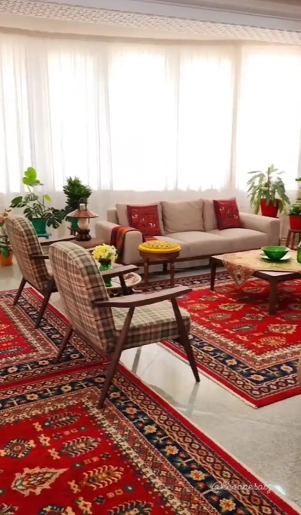 چیدمان مبل پشت پرده
