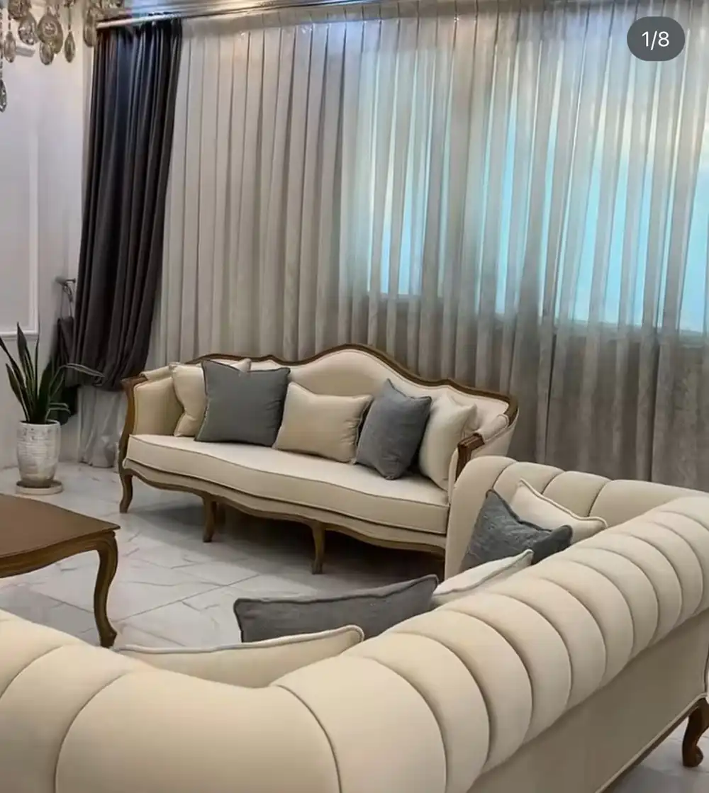 چیدمان مبل پشت پرده