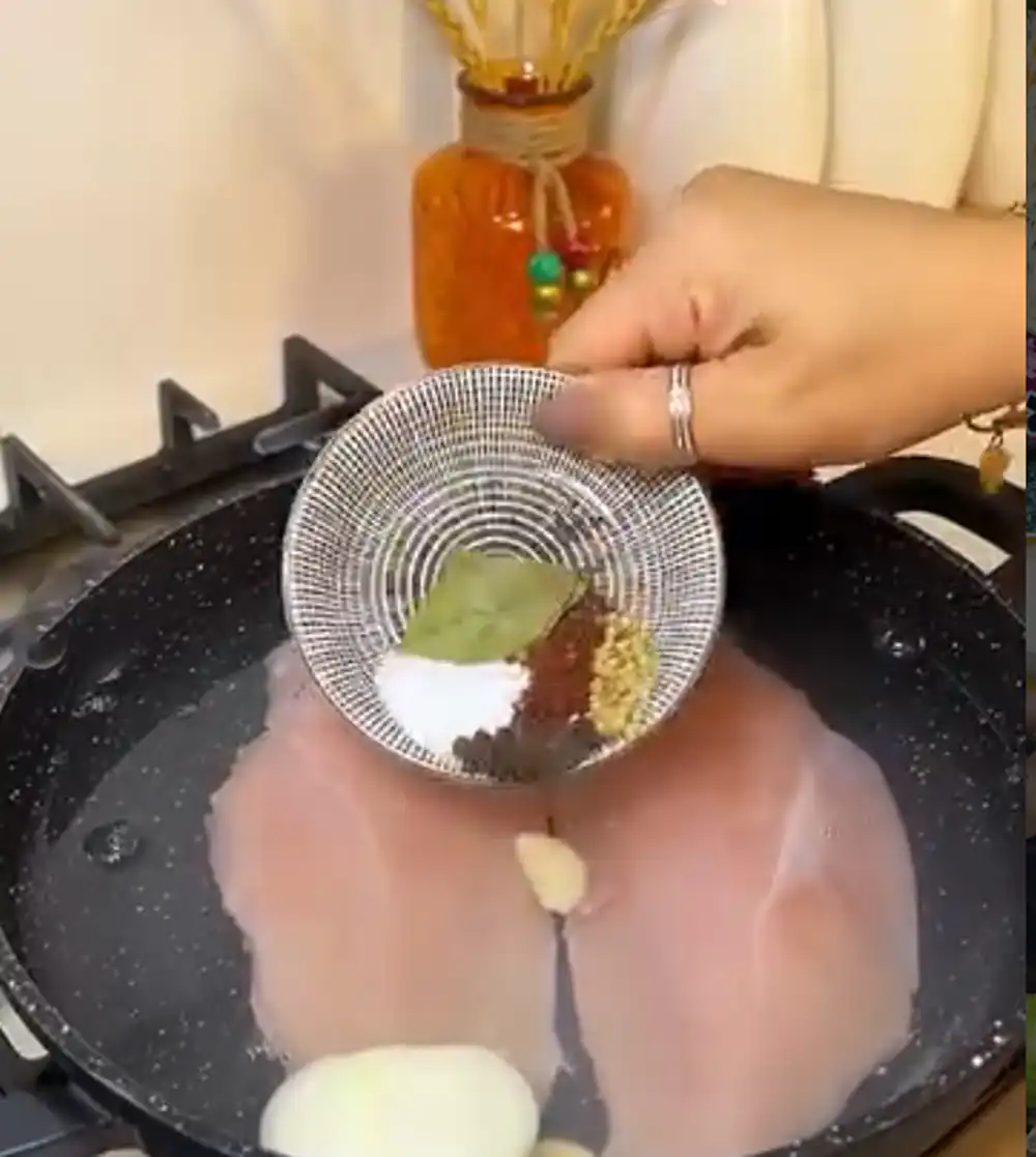 سالاد مرغ و بادمجان