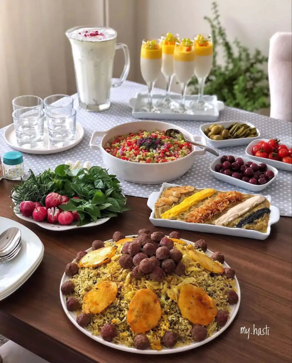 تزیین سفره شام عروس